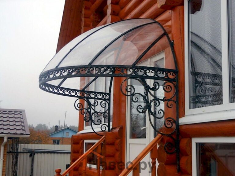 Навесы над входом